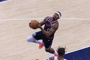 550万球员选项!船记:比尔预计执行下赛季球员选项