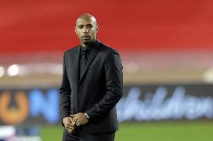 亨利:皇马在只剩10人后没有付出更多努力团队防守,因此受到惩罚