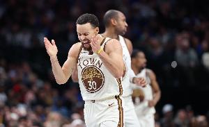 取胜之匙!勇士今天狂飙19记三分 创附加赛历史新纪录