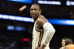 解说:霍福德末节三分4中4完美诠释老将意义 追梦完全燃尽自己