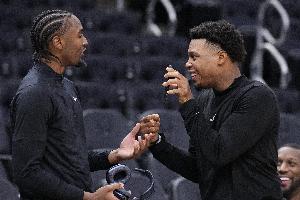 马克西:洛瑞太老了&这可能是他生涯最后一季 要确保带他进季后赛