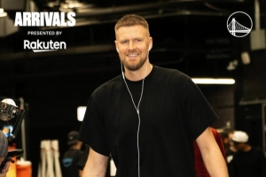 两大高炮台！勇士官方晒波津和霍福德入场照 笑容满面自信满满