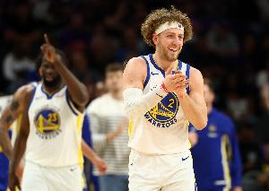 够乱的！勇士连续打铁&太阳无限丢篮板 波杰姆终于命中打停太阳