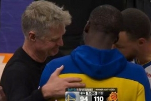 一个时代结束了？杨毅社媒晒图告别勇士&科尔微笑与库追对谈