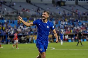 霍尔回忆世俱杯夺冠：在特朗普身边举起奖杯，那感觉太怪了