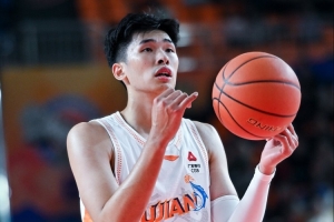 攻防俱佳！邹阳12中9砍下20分10板 正负值+15