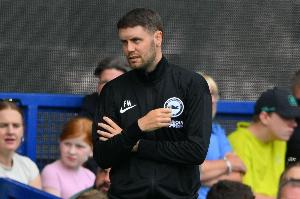 热刺利好！天空：布莱顿主场赫尔泽勒仍被禁赛，本场无法现场指挥