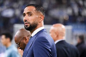 贝纳蒂亚：我不知道球员在做什么？只是站着看、不跑动、不落位