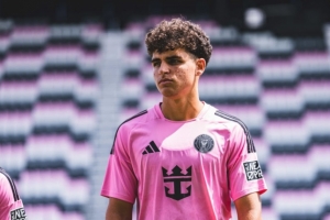 官方：迈阿密国际二队17岁后卫苏马拉暂时升上一线队