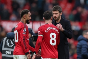 亚亚·图雷：卡里克让曼联球员回到擅长的位置，他有很大机会转正