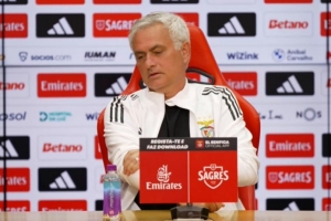 本菲卡葡超至今不败但排名第3，穆帅：宁愿输一两场但少一些平局