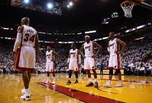 查尔莫斯：莱利会让球员在墙边罚站就像大人管小孩 詹韦也不例外