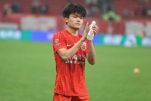 连线破门！东体：单外援首发战平泰山，杨希、李帅赛后一起发红包