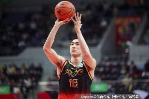 效率很高！蒋浩然半场11分钟6中5贡献10分 另有3板2助