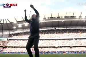 迎头痛击！曼城一个月内双杀枪手，联赛杯夺冠+联赛少赛1场差3分